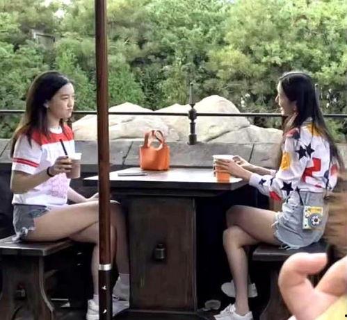 娱乐吃瓜酱给闺蜜打掩护,携手共度“吃瓜”时光